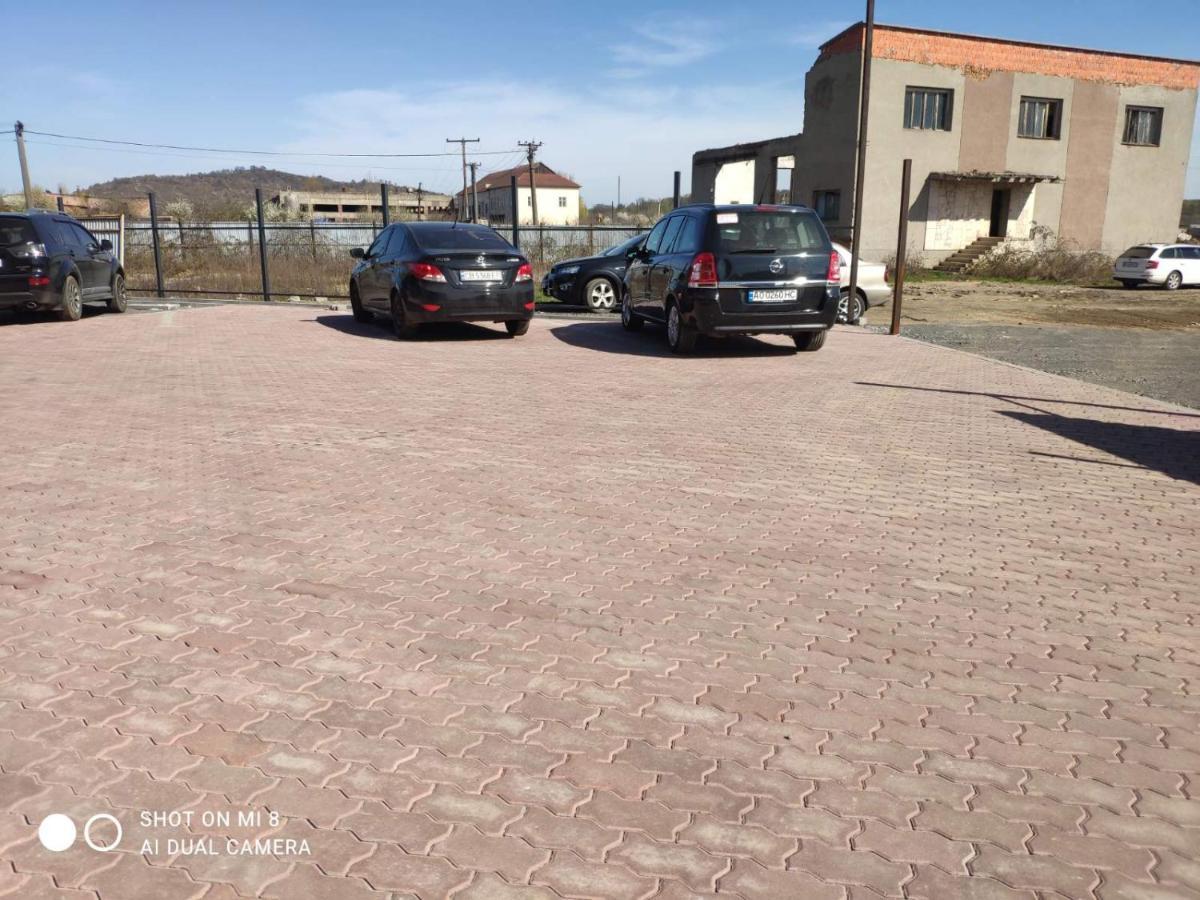 Apartments DomovikMudrogo,5 Mukatjevo Eksteriør billede